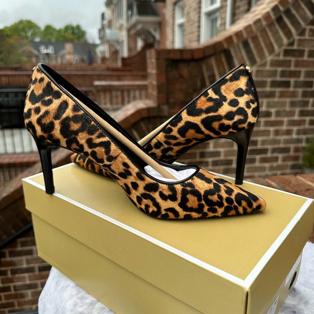 Michael Kors Leopard-Print Pointed Toe Pumps in Tan and Black NWT